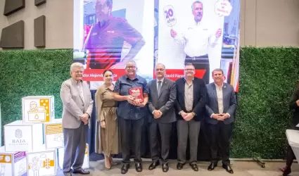 Reconoce CESPT a personal por aos de servicio