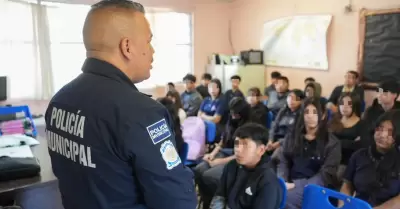 Plticas "Acoso" y "Drogas legales e ilegales"