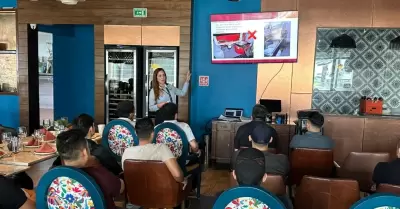 Se capacit a 30 empleados de restaurante