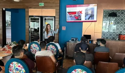 Se capacit a 30 empleados de restaurante