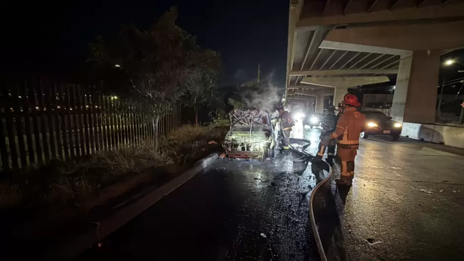 Se incendia vehculo en la avenida Internacional, minutos despus del ataque con drones a la fiscala
