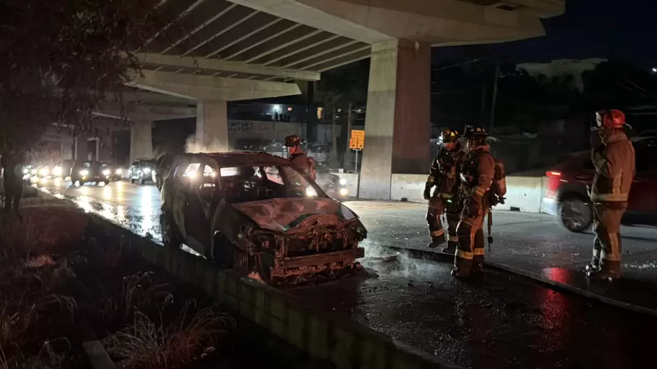 Se incendia vehculo en la avenida Internacional, minutos despus del ataque con drones a la fiscala