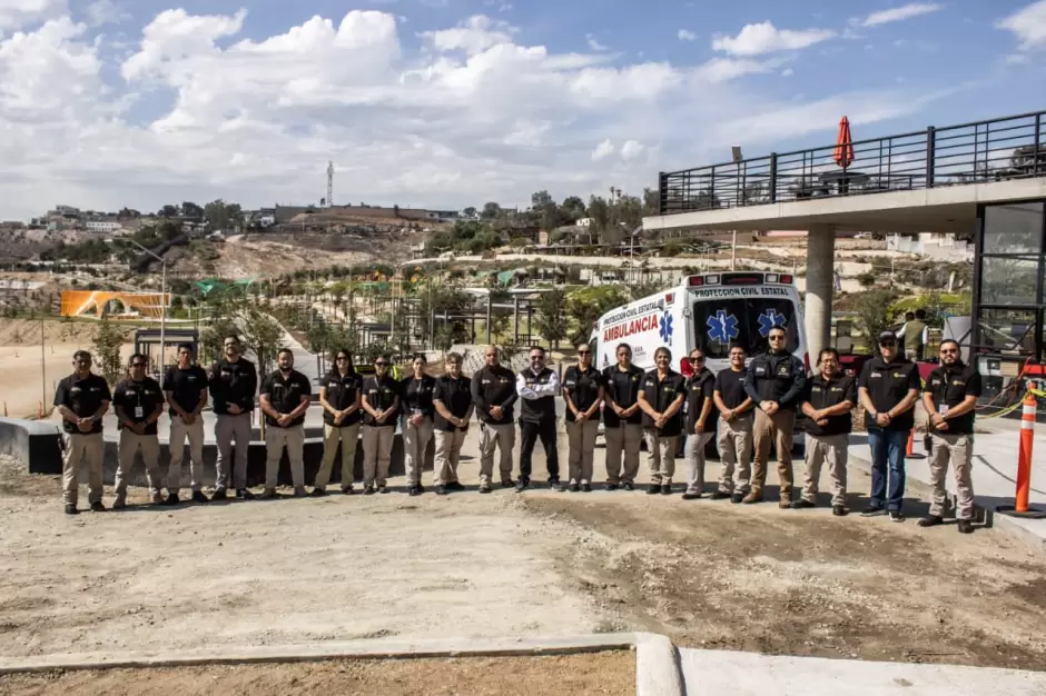 Entrega de equipo, uniformes y unidades a Protección Civil