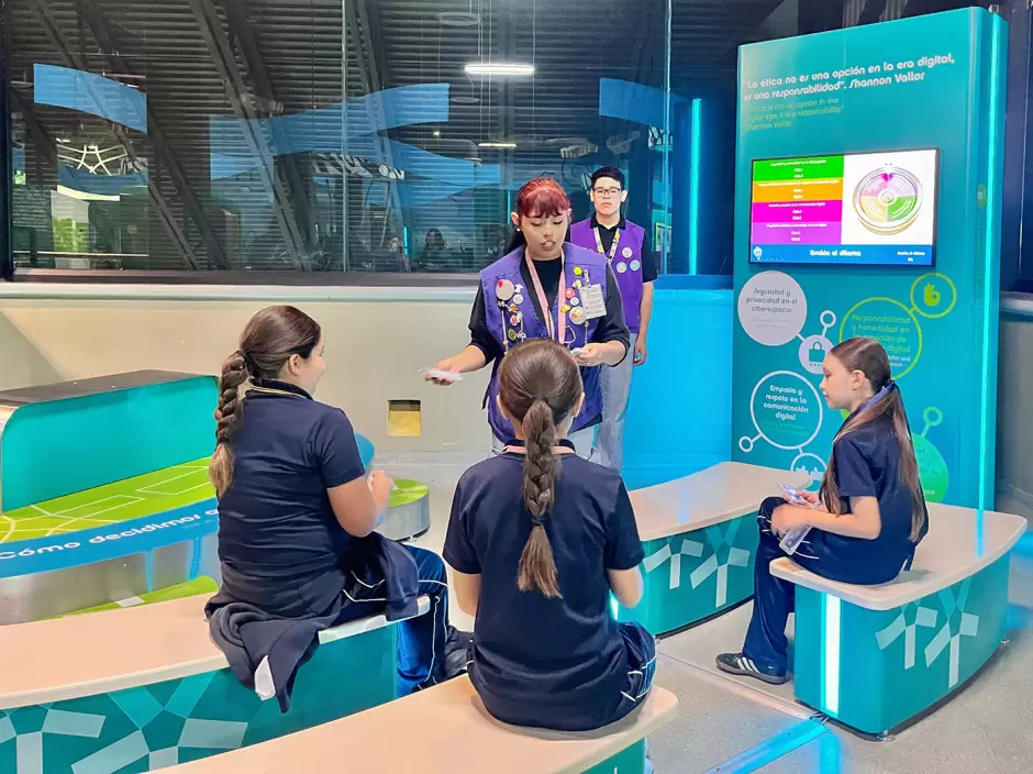 Actualizan salas de tecnologa e innovacin