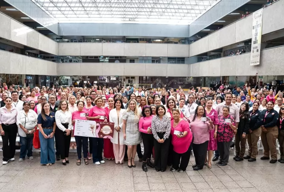 Entregan vales de mastografa