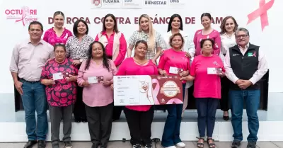 Entregan vales de mastografa