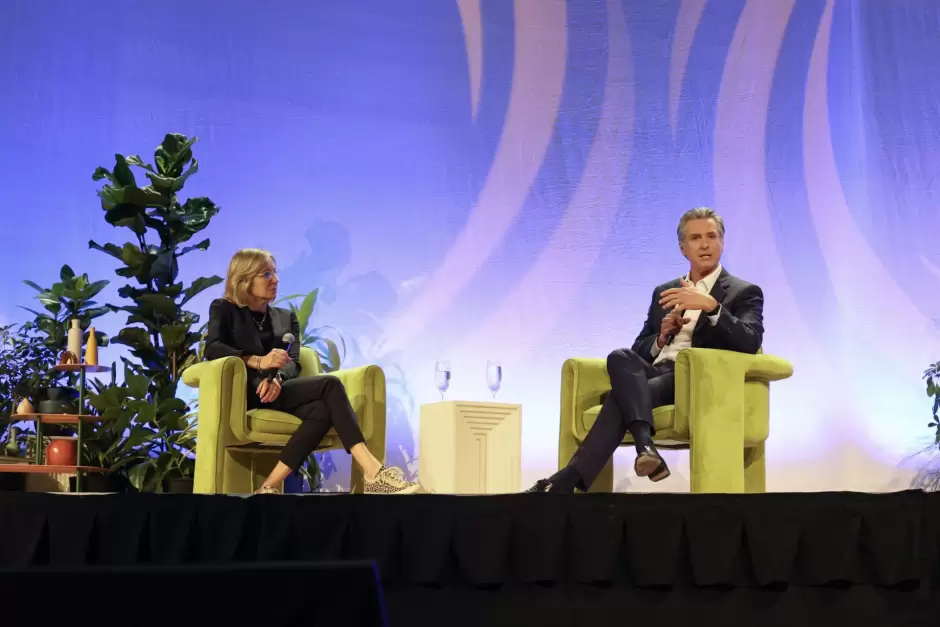 Newsom en Cumbre Económica Estatal