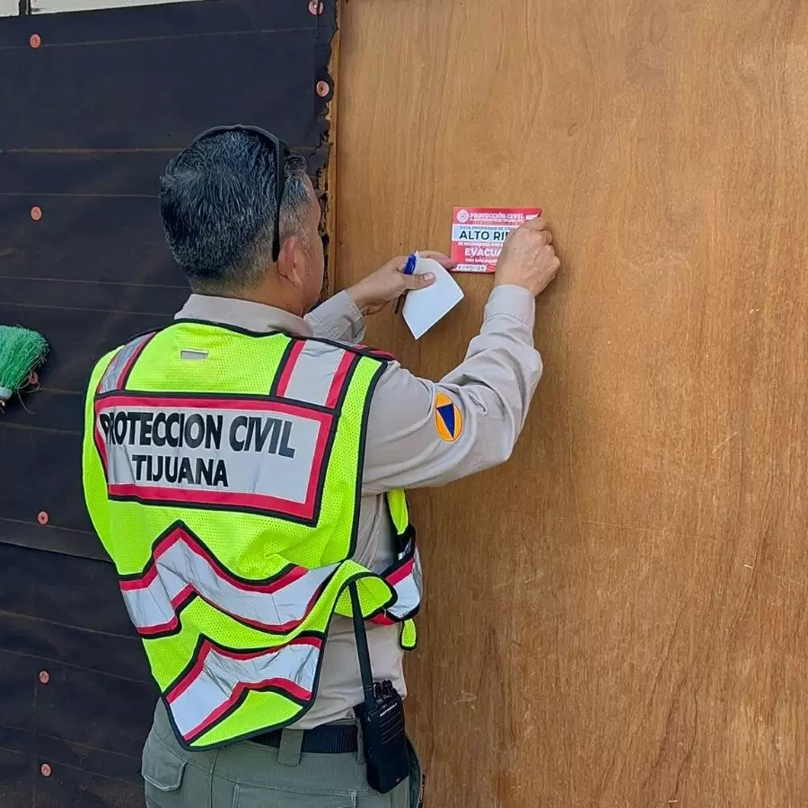 Colocan engomado rojo en siete viviendas de Vista Alamar