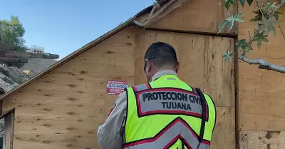 Colocan engomado rojo en siete viviendas de Vista Alamar