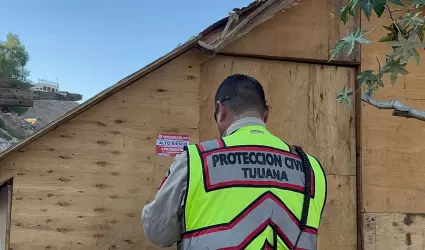 Colocan engomado rojo en siete viviendas de Vista Alamar