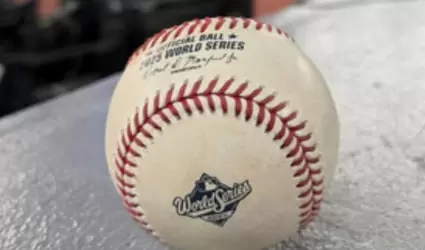 Pelota de beisbol usada en la Serie Mundial 2025