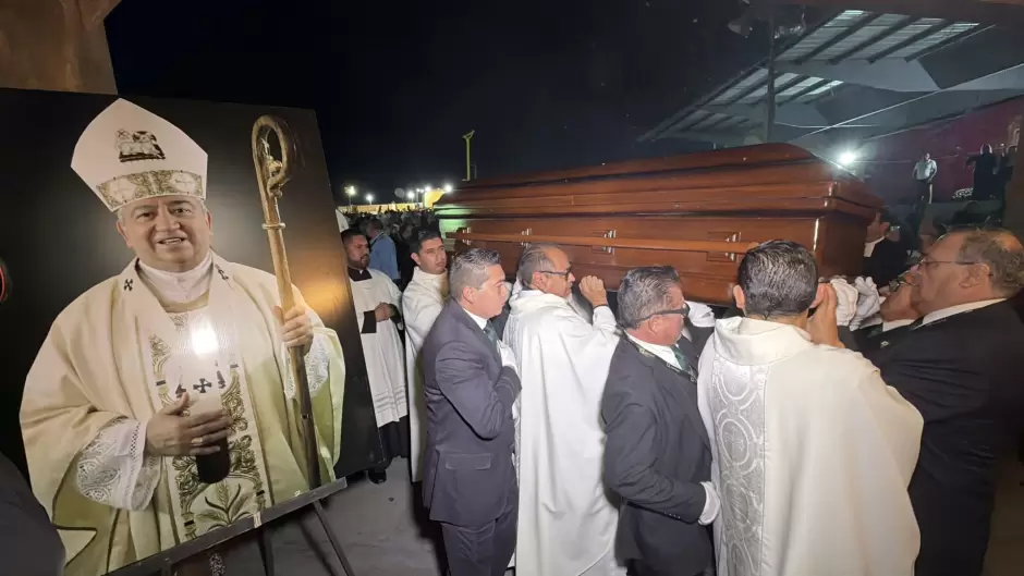 Realizan honras fúnebres y sepultura del Arzobispo de Tijuana Francisco Moreno Barrón