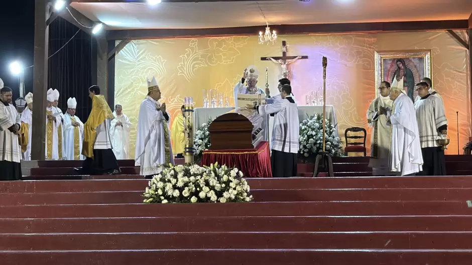 Realizan honras fúnebres y sepultura del Arzobispo de Tijuana Francisco Moreno Barrón