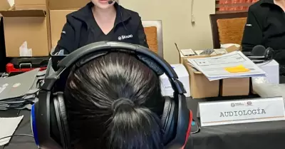 Entrega de auxiliares auditivos