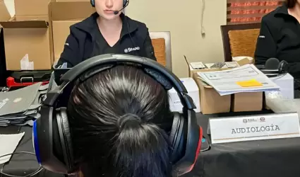 Entrega de auxiliares auditivos