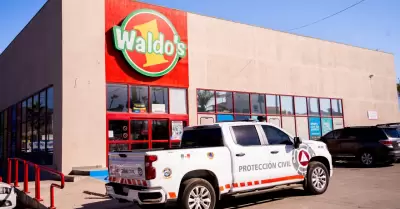 Clausuran tiendas Waldos en Ensenada
