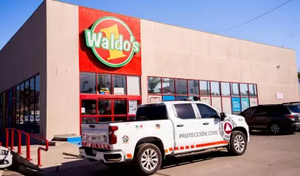 Clausuran tiendas Waldos en Ensenada