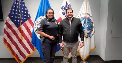 Directora del puerto de San Ysidro de CBP, Mariza Marn / Presidente municipal, 