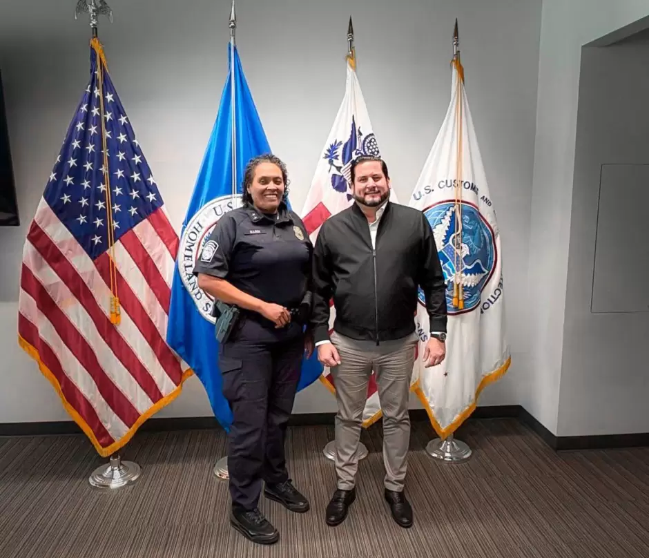 Directora del puerto de San Ysidro de CBP, Mariza Marn / Presidente municipal, Ismael Burgueo Ruiz