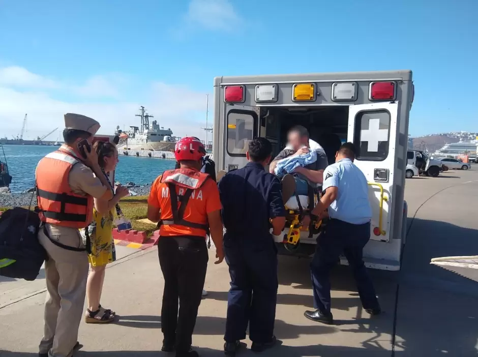 Marina realiza evacuacin mdica de tripulante en embarcacin turstica en Ensenada