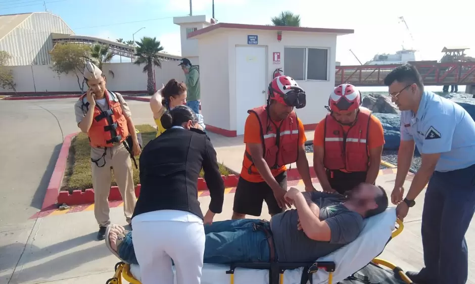 Marina realiza evacuacin mdica de tripulante en embarcacin turstica en Ensenada