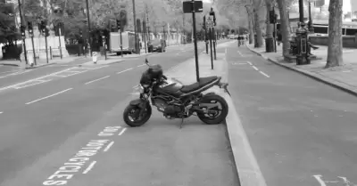 Una motocicleta hace tus trayectos diarios ms rpidos y econmicos.