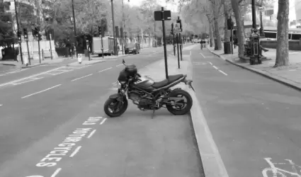 Una motocicleta hace tus trayectos diarios ms rpidos y econmicos.