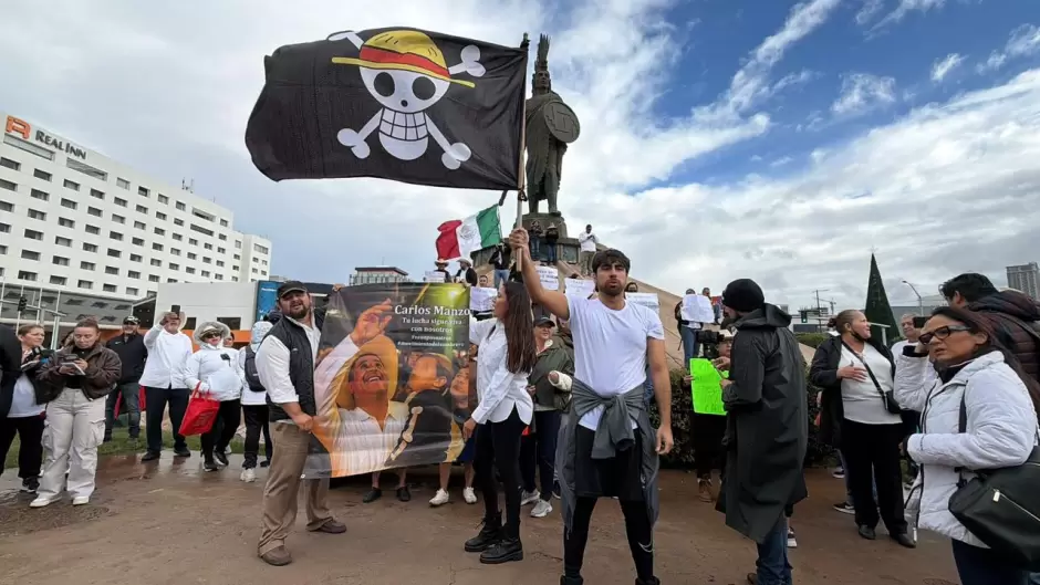 Manifestantes en la Glorieta Cuauhtémoc