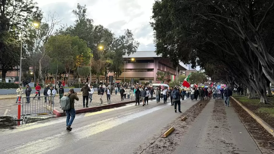 Marcha llega a Palacio Municipal