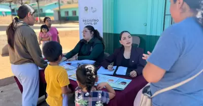 Acerca gobierno de Claudia Agatn a residentes de Can Buenavista programas de 