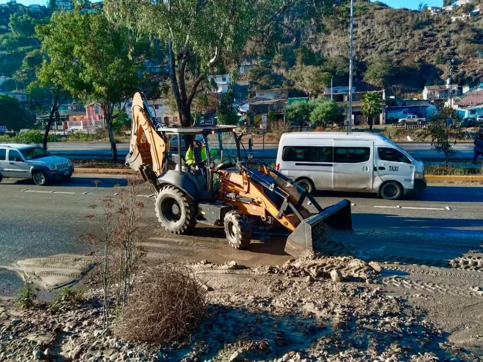 Monitorean desarenadores y zonas de riesgo tras lluvias registradas en Tijuana