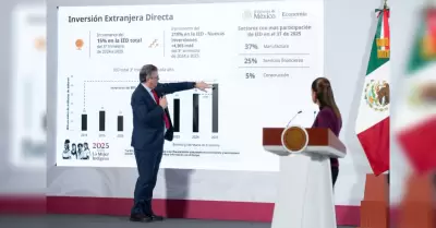 El secretario de Economa, Marcelo Ebrard Casaubon y Presidenta de Mxico, Claud