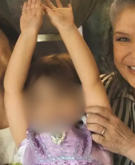 Aislinn Derbez, Gabriela Michel