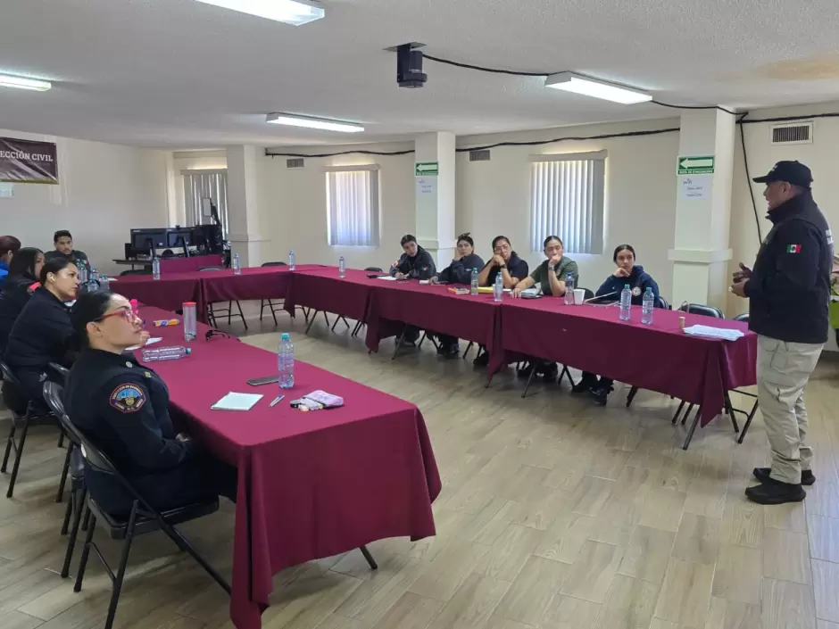 Capacitacin a bomberas sobre pacientes contaminados con materiales peligrosos