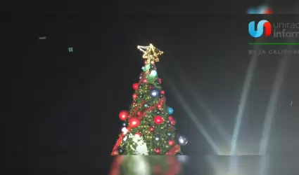 Calimax realiza su tradicional encendido del rbol navideo