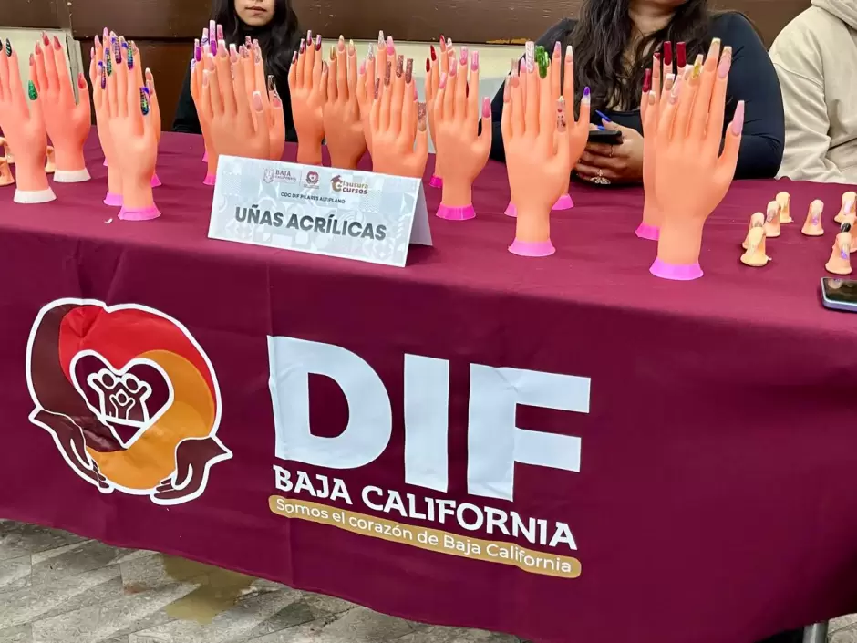 Se gradúan a más de mil 600 tijuanenses de los Centros DIF Pilares