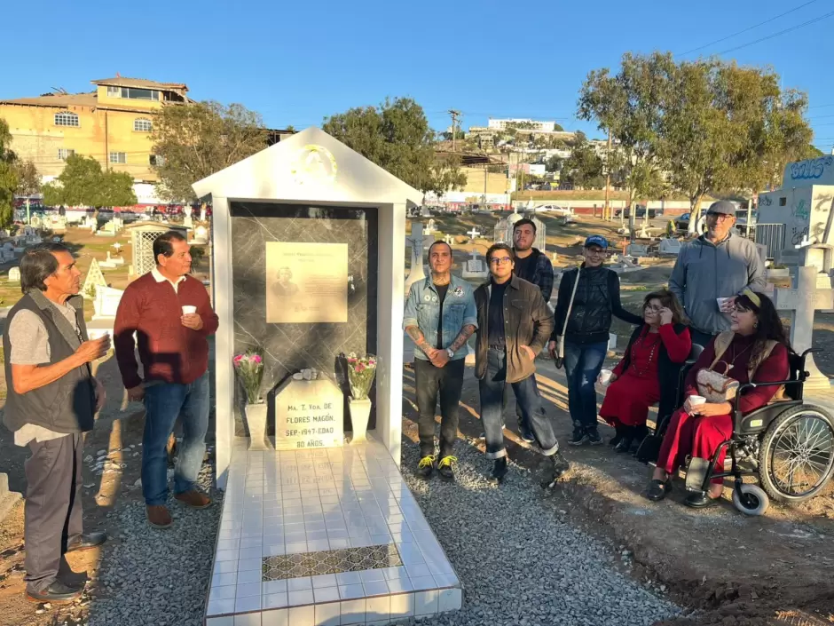 Honran memoria de Mara Talavera Brouss en panten municipal