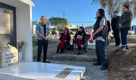 Honran memoria de Mara Talavera Brouss en panten municipal