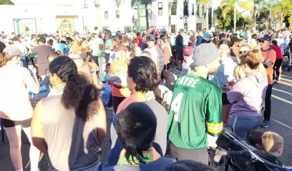 Jvenes de Probation participan en la carrera Encinitas Turkey Trot