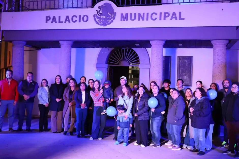 Palacio Municipal se ilumina por el Da Internacional de las Personas con Discapacidad