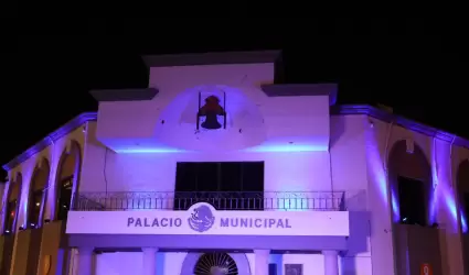 Palacio Municipal se ilumina por el Da Internacional de las Personas con Discap