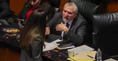 Adn Augusto Lpez en sesin del Senado