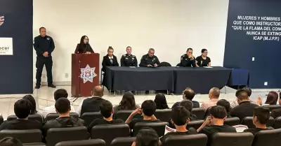 Ceremonia de graduacin del programa "Jvenes Cambiando sus Vidas"