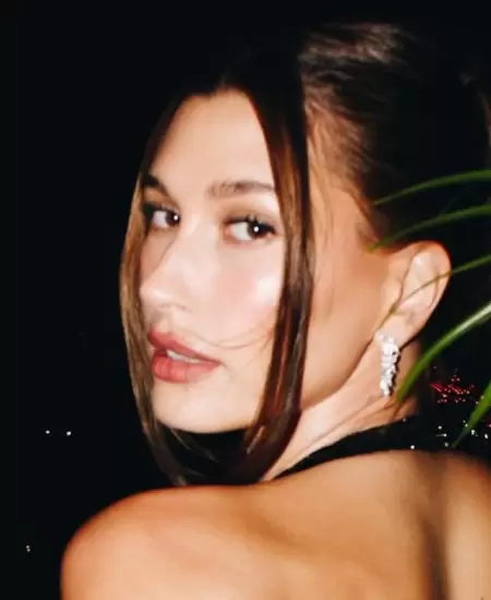 Hailey Bieber