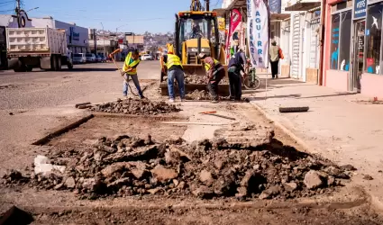 Bacheo estratgico en nueve vialidades de Ensenada