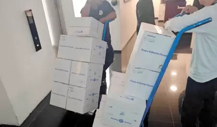 Libros de AMLO entregados en el Senado