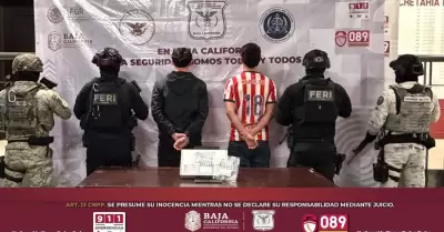 Menores detenidos en posesin de narcticos y arma de fuego de utilera en Tijua