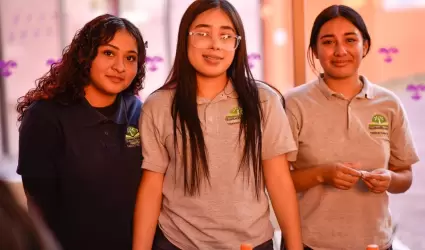 Estudiantes del Telebachillerato Comunitario "Genaro V�zquez"