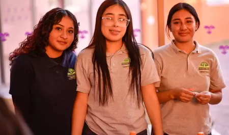 Estudiantes del Telebachillerato Comunitario "Genaro Vzquez"