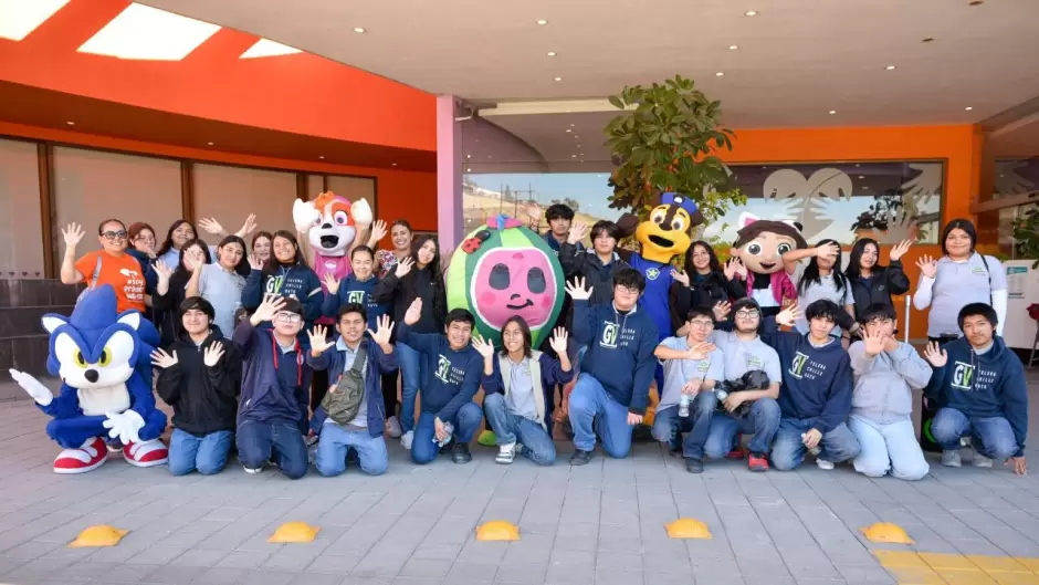 Estudiantes del Telebachillerato Comunitario "Genaro Vázquez"